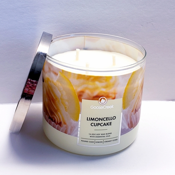 Goose Creek LIMONCELLO CUPCAKE Large 3-Wick Candle, 14.5 oz - Picture 2 of 5